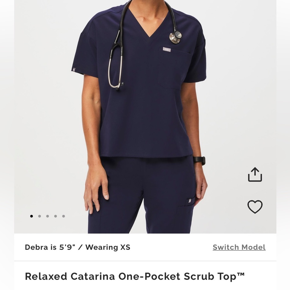 Relaxed Catarina One-Pocket Scrub Top™